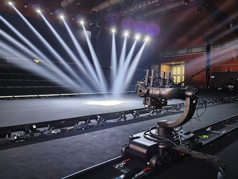 以专业影像，致敬原创力量｜ST-2100陀螺仪轨道机器人助力深圳原创时装周